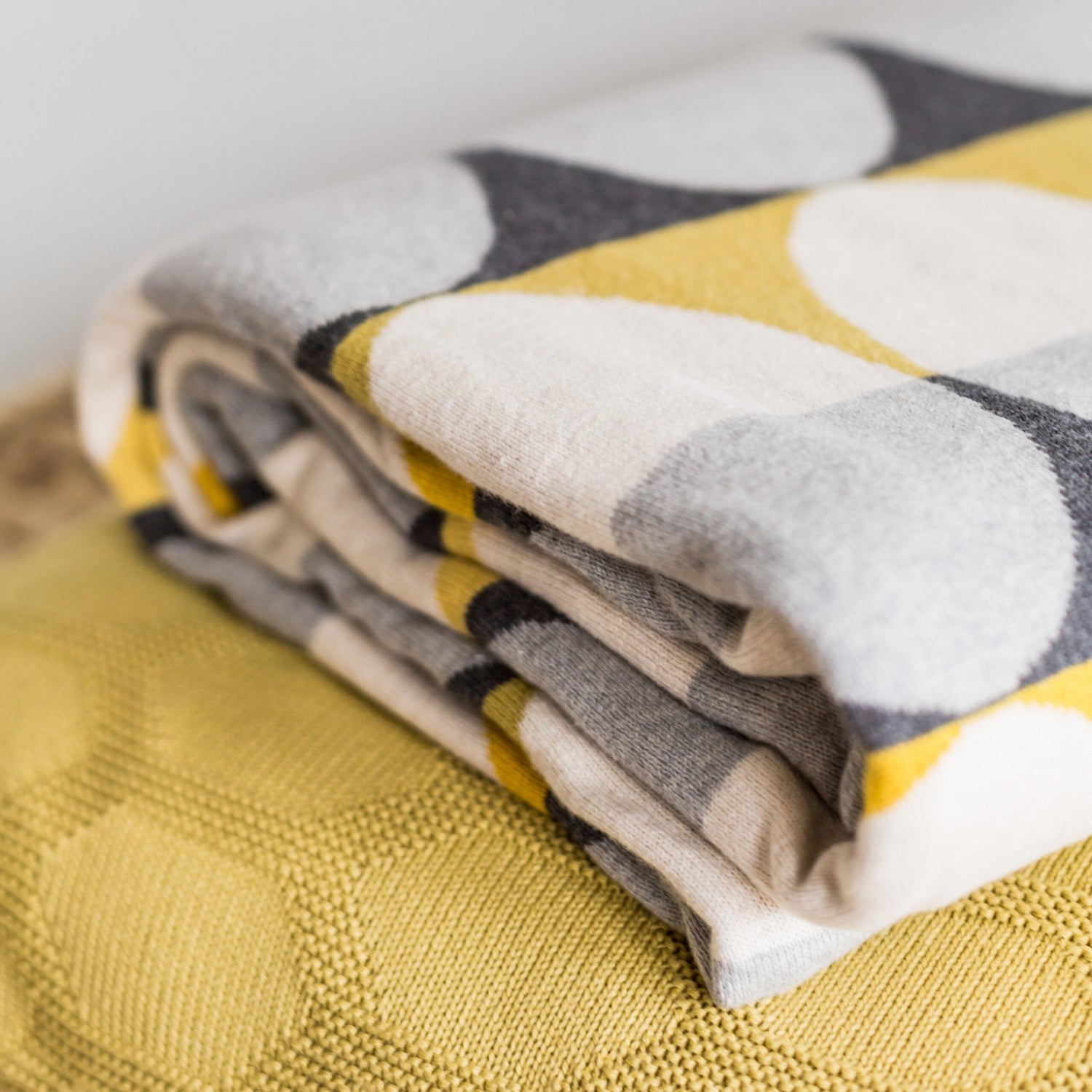 Olivia Blanket Yellow, soft cotton knit