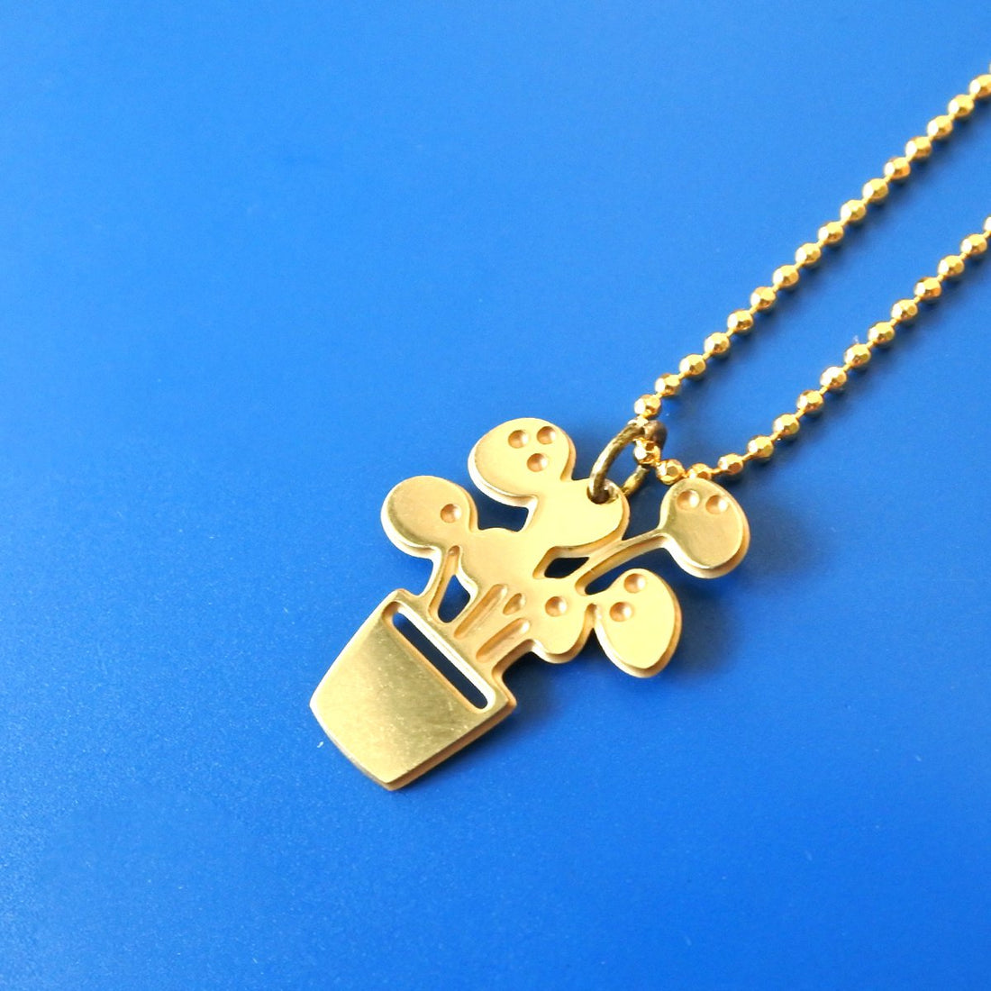 Pilea golden necklace