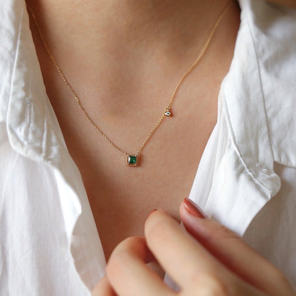 Royal sugar cube-Modern vintage Gold vermeil green emerald stone cube necklace