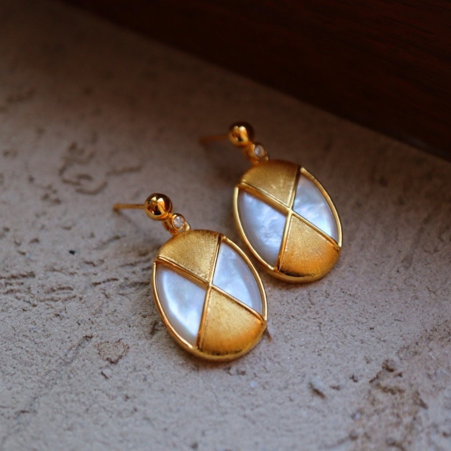 Vintage style Mother of Pearl gold vermeil pendant earring